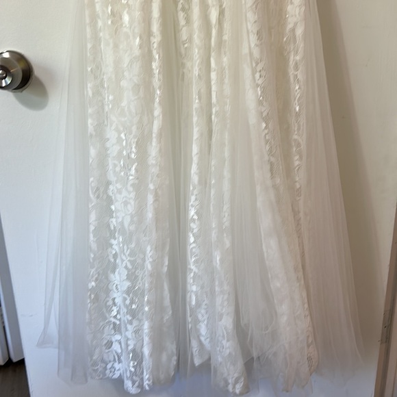 Cinderella Divinie White lace crystal embellished upper gown size 6 women’s - Picture 11 of 16
